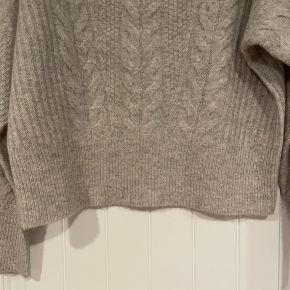 Magaschoni Cashmere light grey cable knit sweater (XL) NWT - Picture 6 of 9